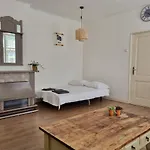 Het Voorhuis Boerderij Hoeve Vrede 3* Weesp